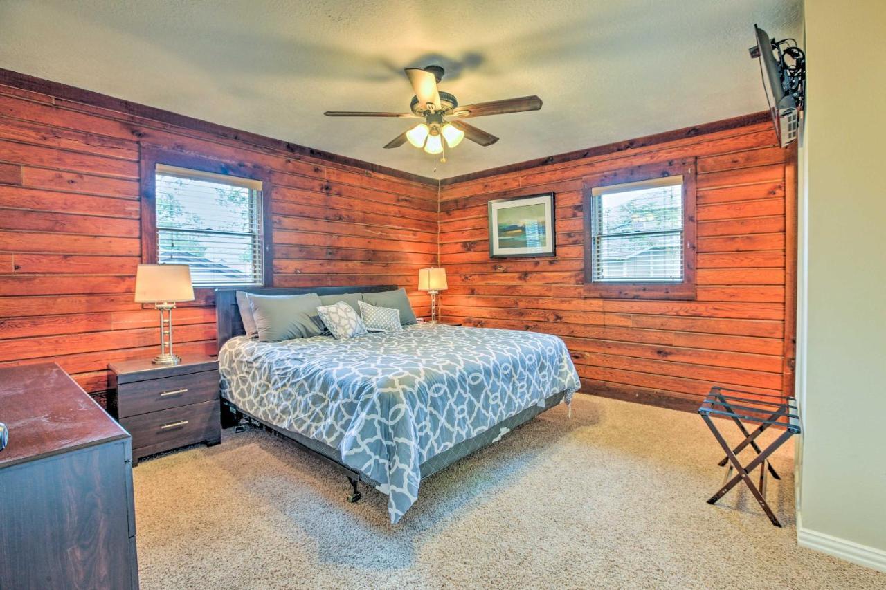 Spacious Kemah Clear Lake Home With Porch And Fire Pit Bagian luar foto