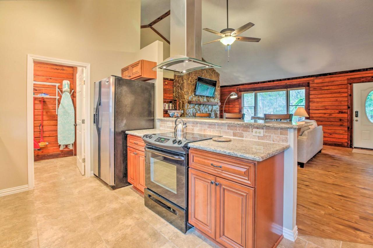 Spacious Kemah Clear Lake Home With Porch And Fire Pit Bagian luar foto