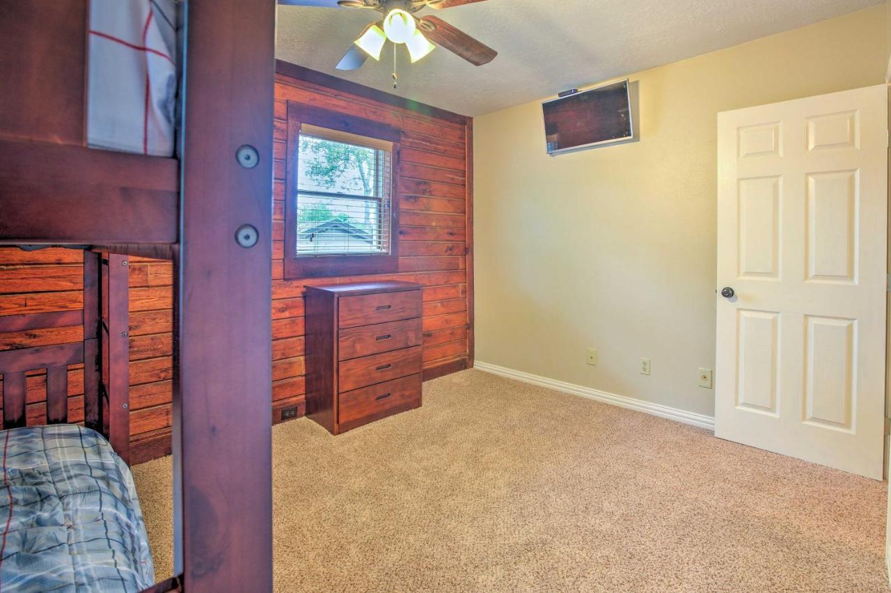 Spacious Kemah Clear Lake Home With Porch And Fire Pit Bagian luar foto