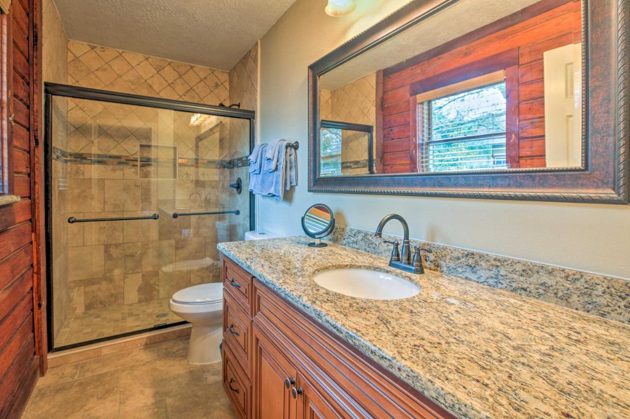 Spacious Kemah Clear Lake Home With Porch And Fire Pit Bagian luar foto