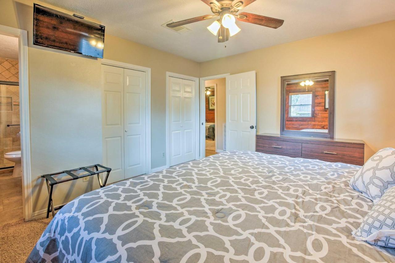 Spacious Kemah Clear Lake Home With Porch And Fire Pit Bagian luar foto